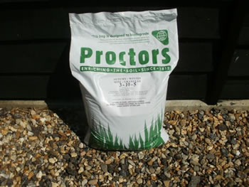 Image of 20kg Sack of Proctors Autumn and Winter Lawn Feed - Covers 571 sqm